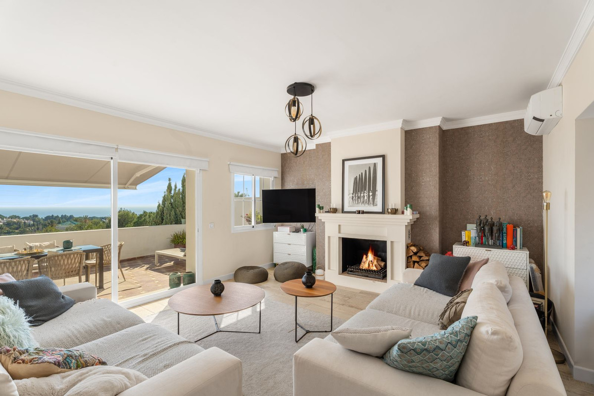 3 Bedroom Townhouse in Marbella - Photo 3