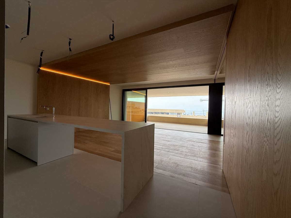 3 Bedroom Apartment in Benalmádena - Photo 2
