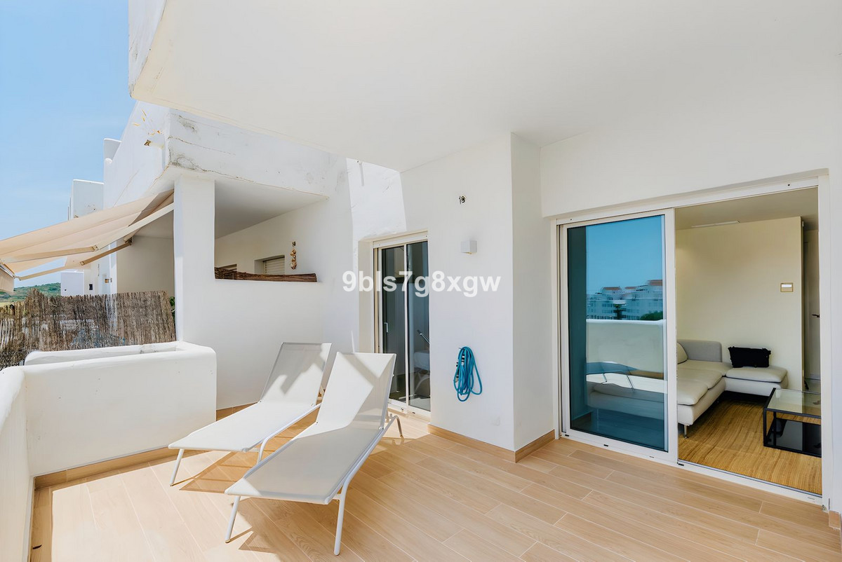 2 Bedroom Apartment in Estepona - Photo 9