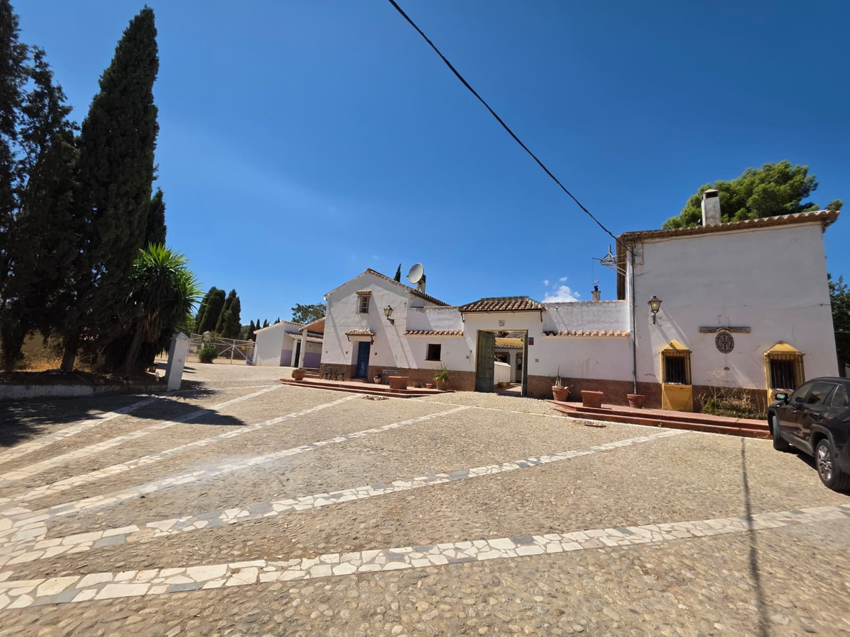 8 Bedroom Country house in Antequera - Photo 47