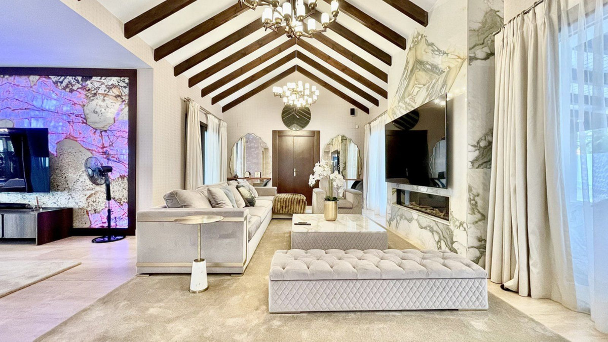 4 Bedroom Villa in Marbella - Photo 12