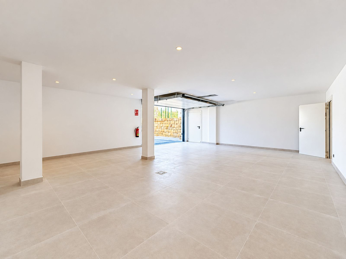 5 Bedroom Villa in Marbella - Photo 38