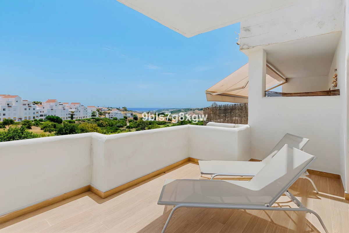 2 Bedroom Apartment in Estepona - Photo 7
