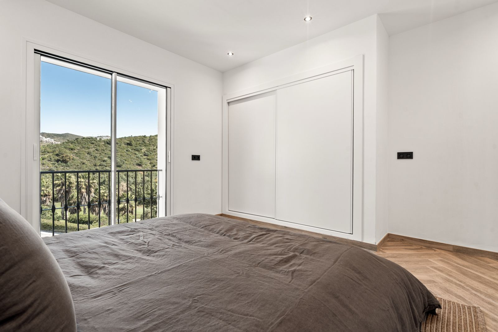 3 Bedroom Penthouse in Benahavís - Photo 14