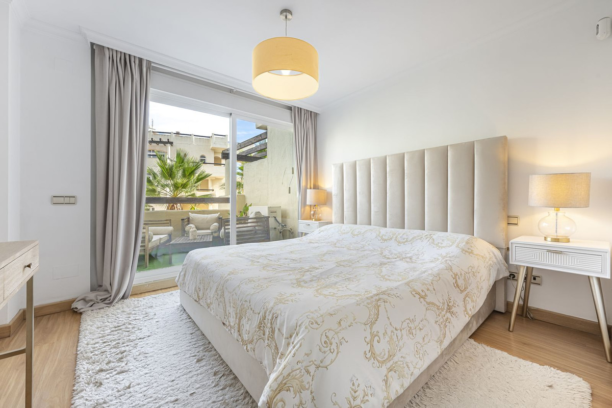 1 Bedroom Apartment in Estepona - Photo 25