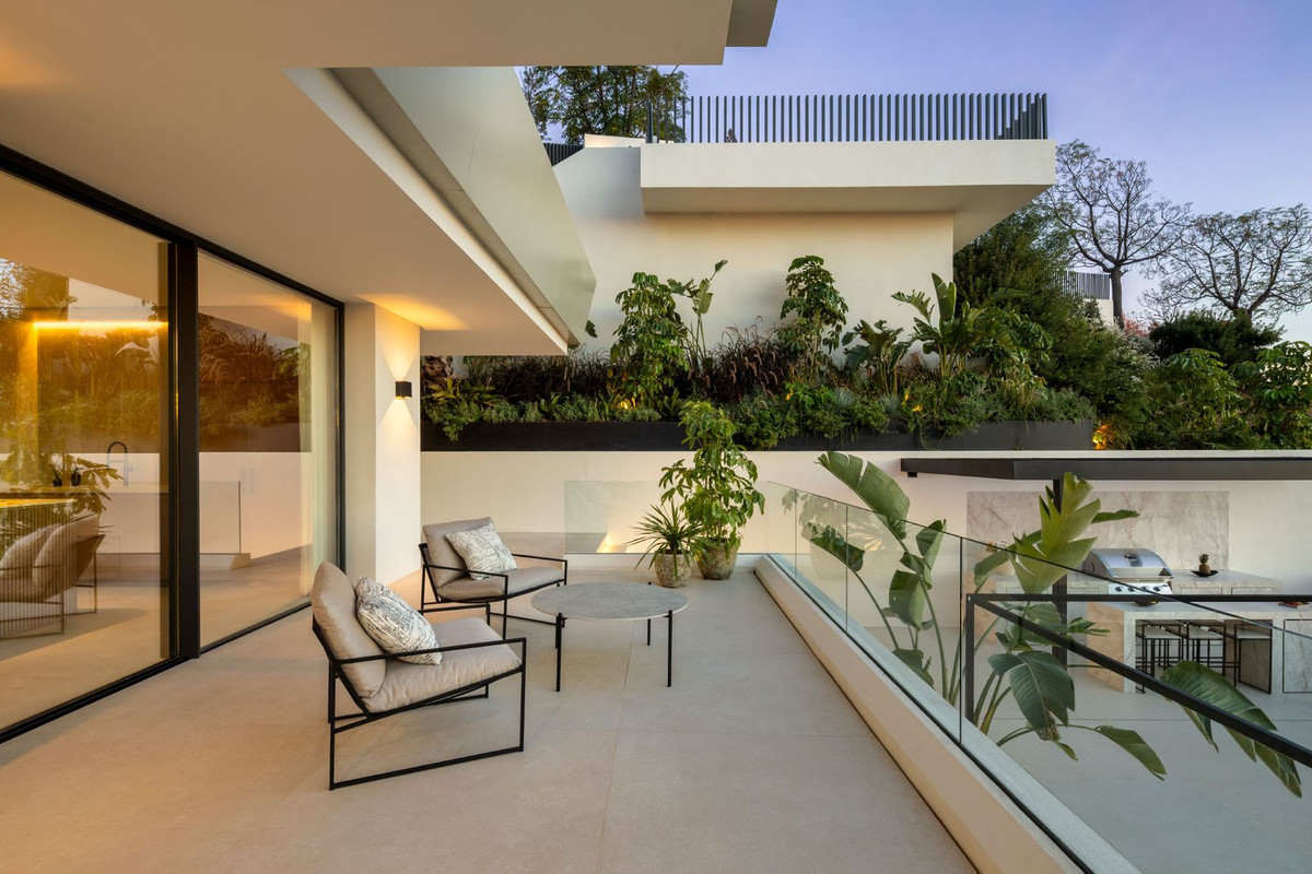 5 Bedroom Villa in Marbella - Photo 30