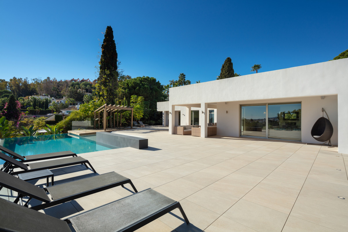 6 Bedroom Villa in Marbella - Photo 3