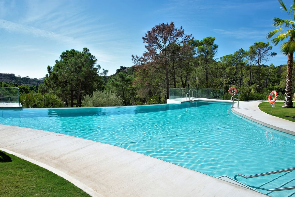 2 Bedroom Apartment in Estepona - Photo 26
