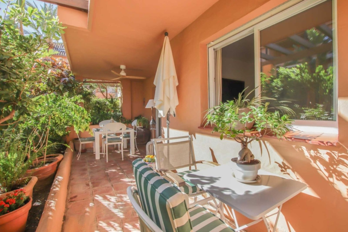 2 Bedroom Apartment in Marbella - Photo 2