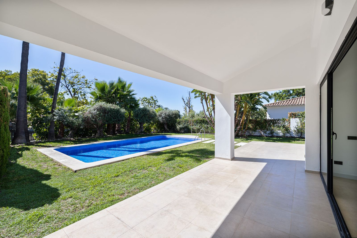 4 Bedroom Villa in San Pedro de Alcántara - Photo 7
