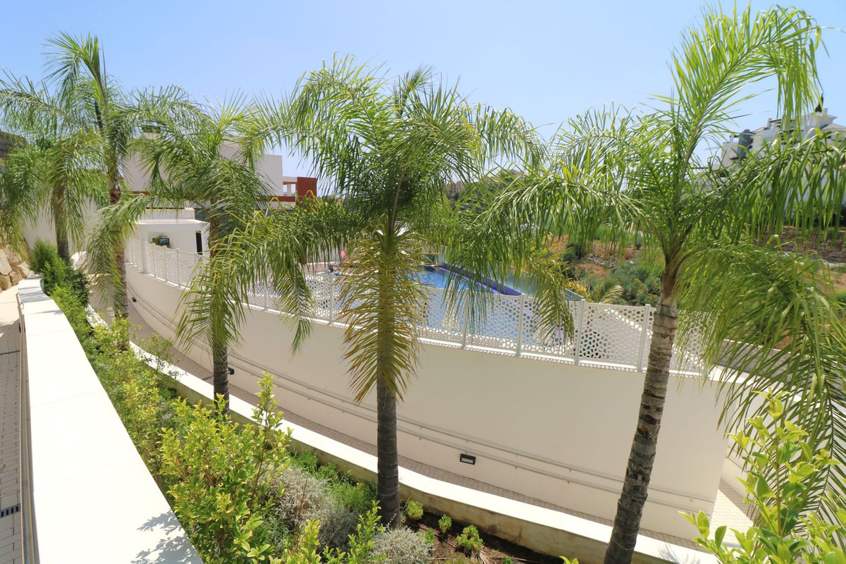 3 Bedroom Penthouse in Benahavís - Photo 24