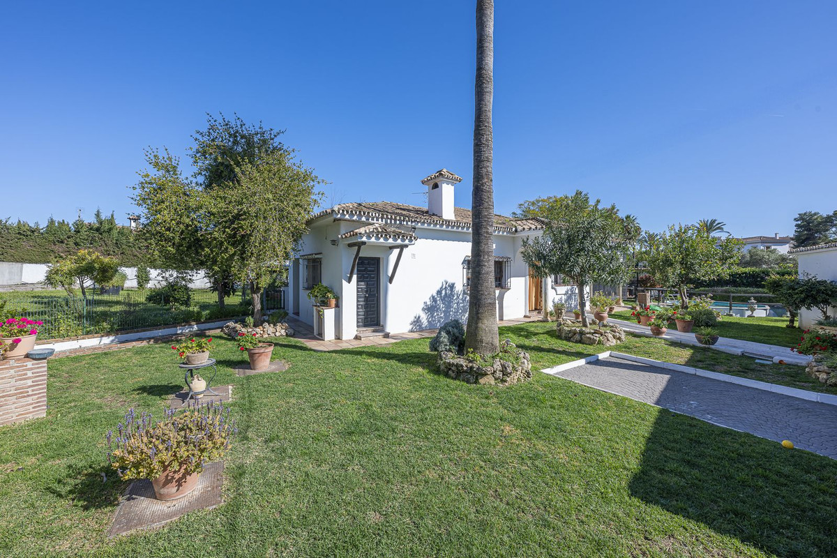 3 Bedroom Villa in San Pedro de Alcántara - Фото 2
