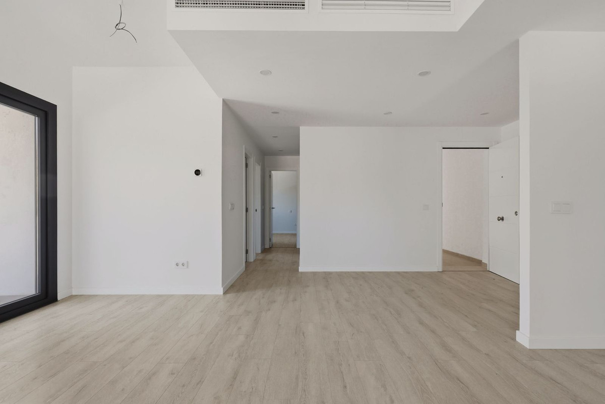 3 Bedroom Apartment in Estepona - Photo 20