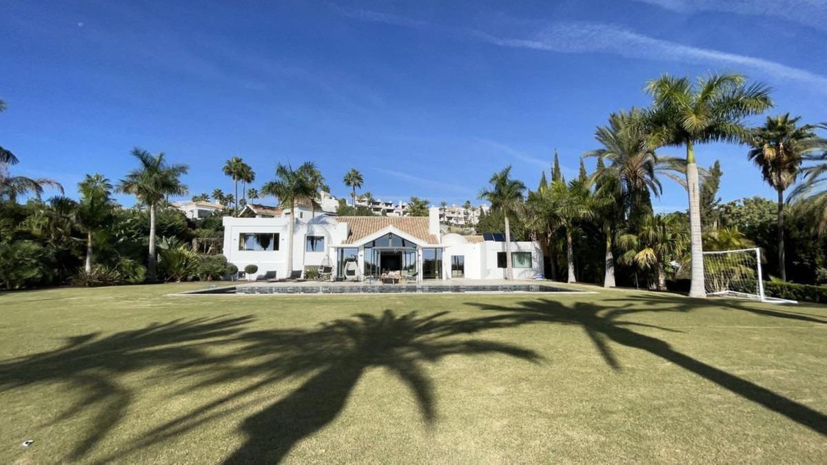 5 Bedroom Villa in Estepona - Photo 2