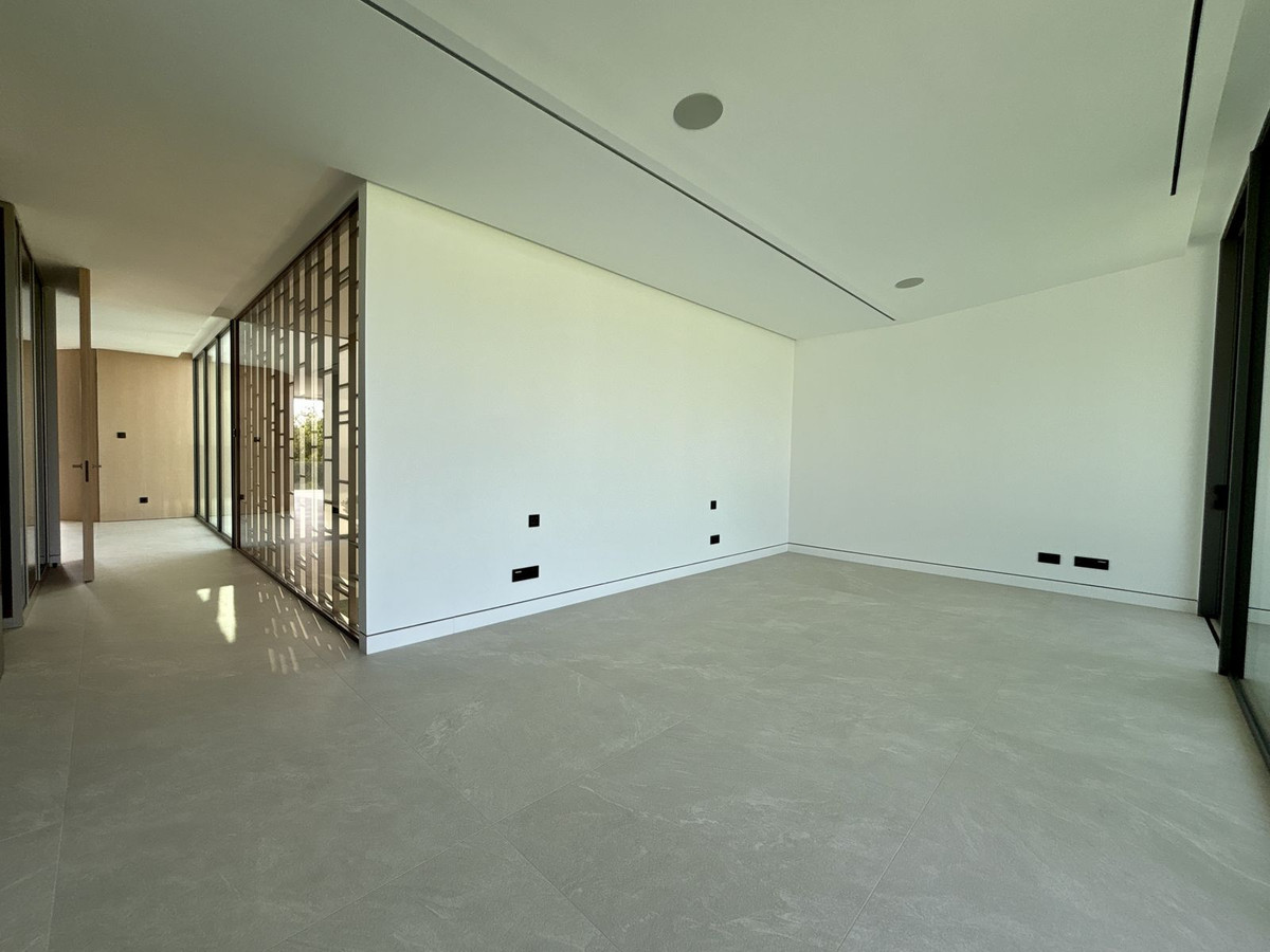 3 Bedroom Villa in Marbella - Photo 11