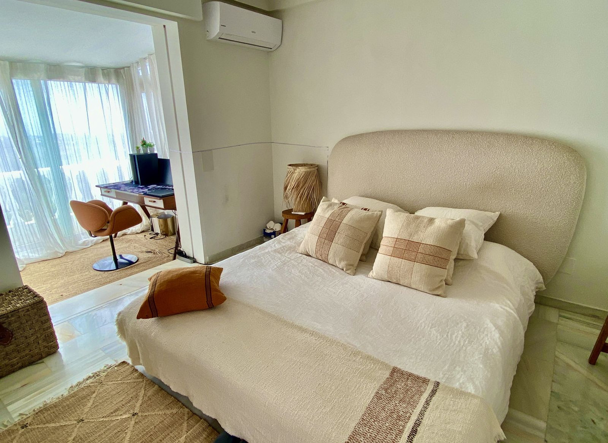 4 Bedroom Villa in Estepona - Photo 33