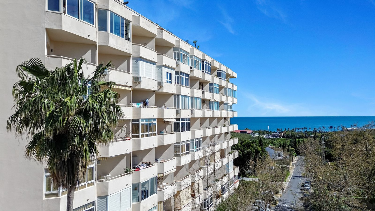 1 Bedroom Apartment in Estepona - Photo 26