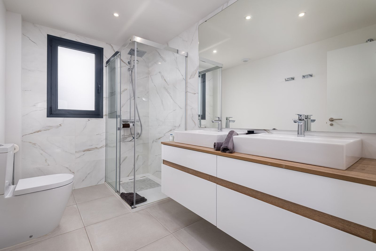 2 Bedroom Penthouse in Estepona - Photo 12