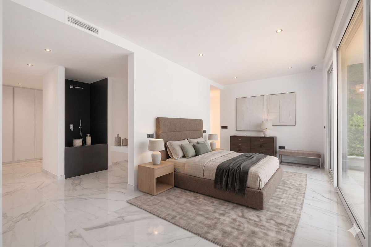 4 Bedroom Villa in Marbella - Photo 22