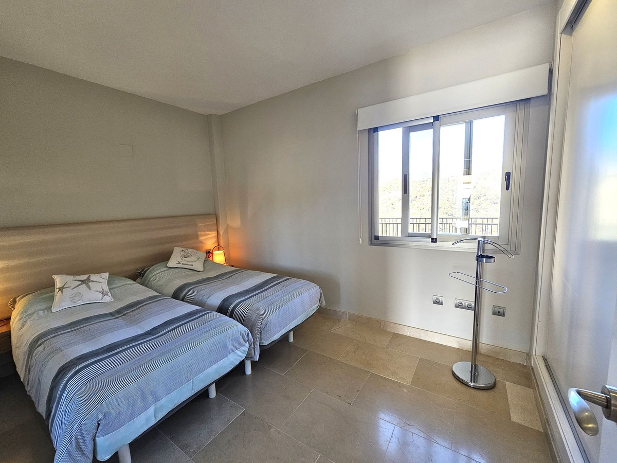 2 Bedroom Penthouse in Estepona - Photo 21