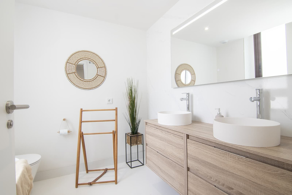 4 Bedroom Apartment in Benalmádena - Photo 13
