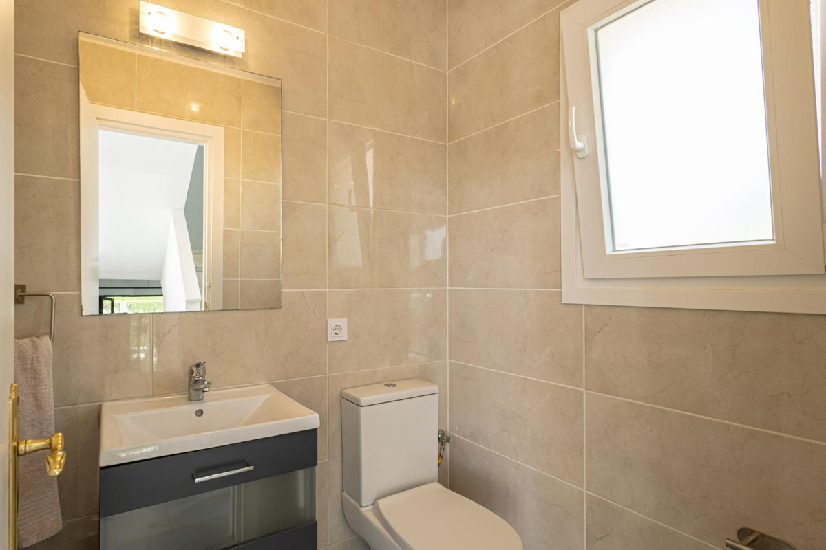3 Bedroom Villa in Estepona - Photo 12