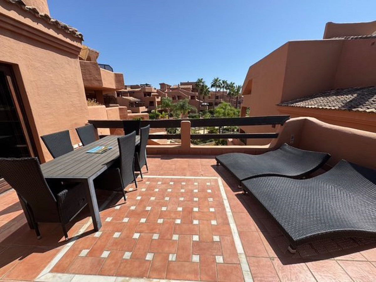 2 Bedroom Apartment in Estepona - Photo 9