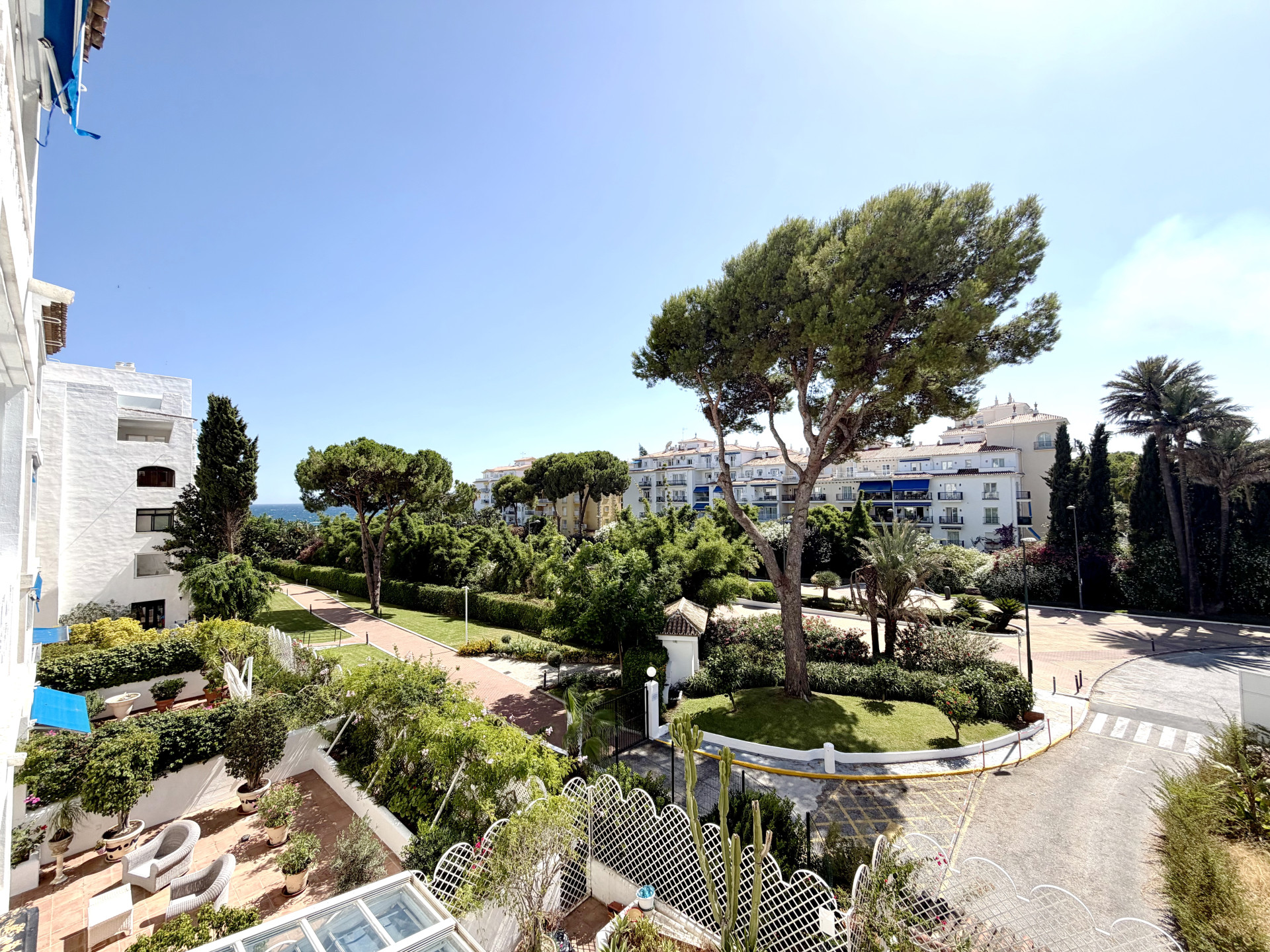 2 Bedroom Apartment in Marbella - Photo 3