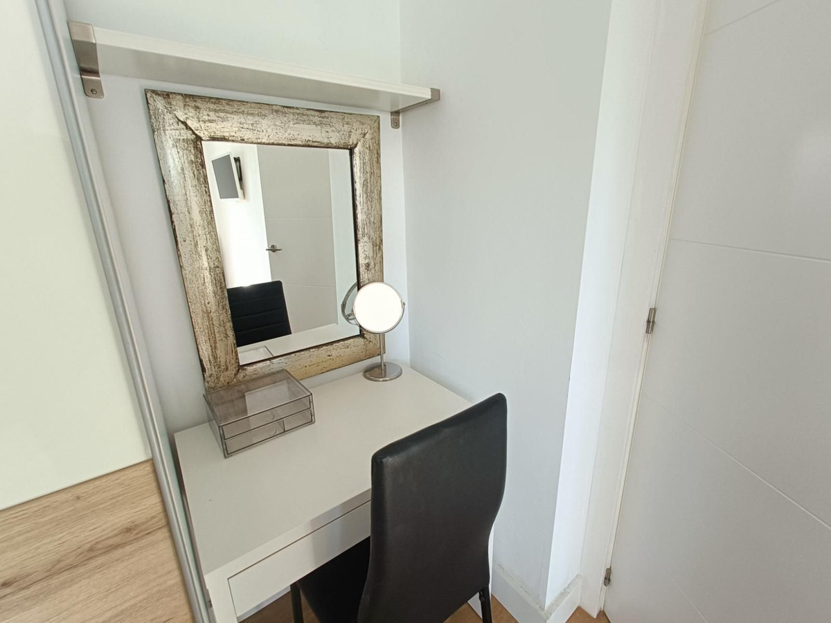 2 Bedroom Apartment in Estepona - Photo 10
