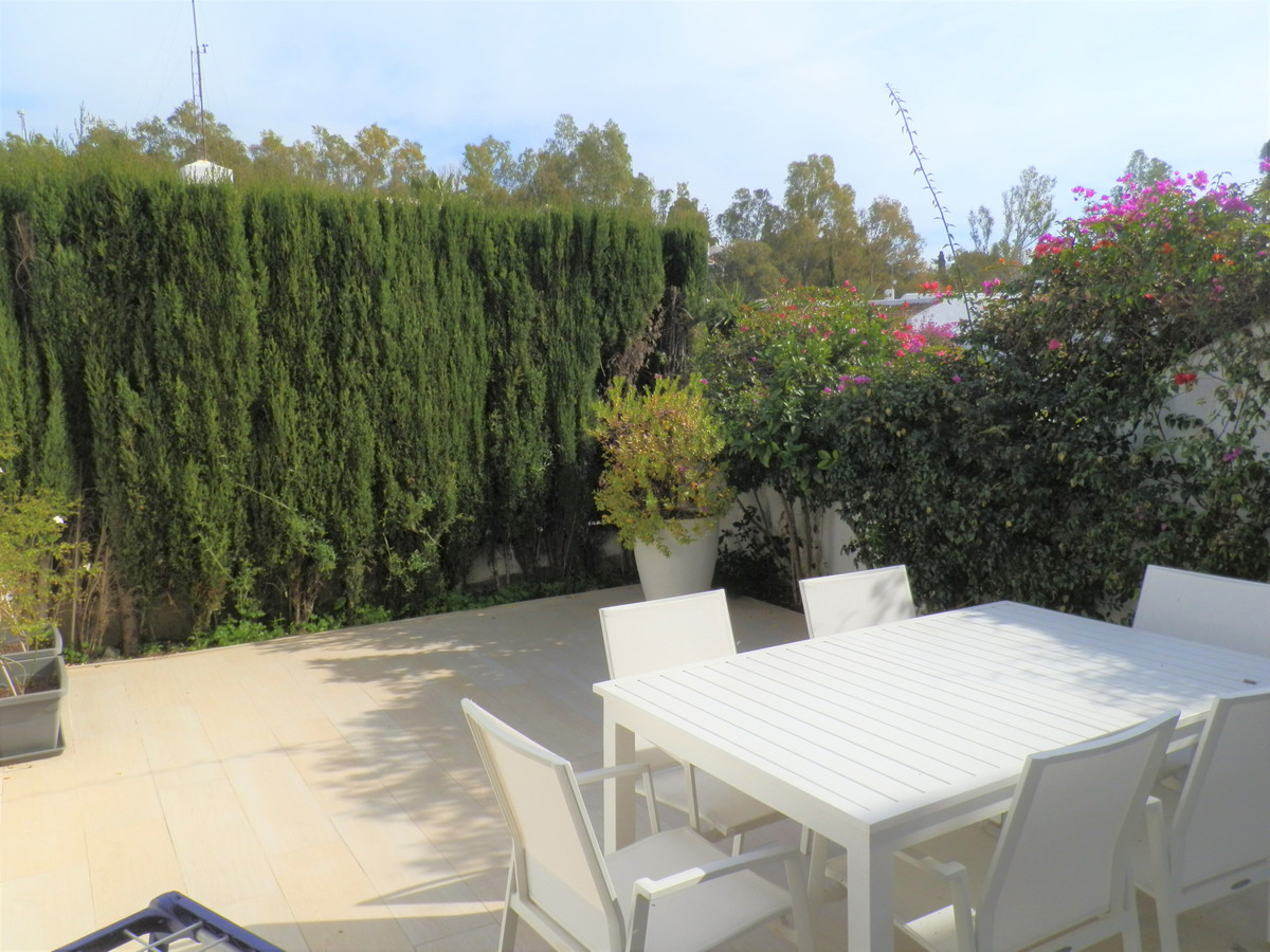 2 Bedroom Townhouse in Marbella - Photo 22