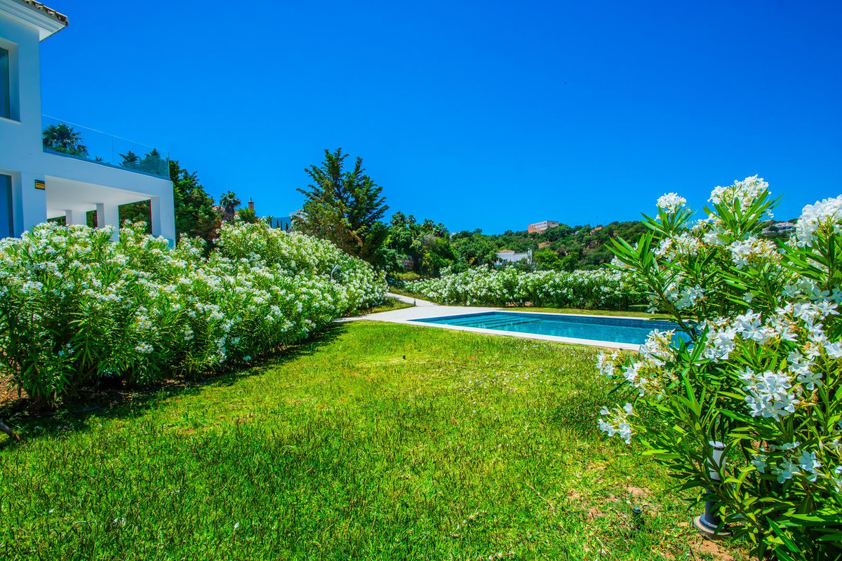 4 Bedroom Villa in Marbella - Photo 26