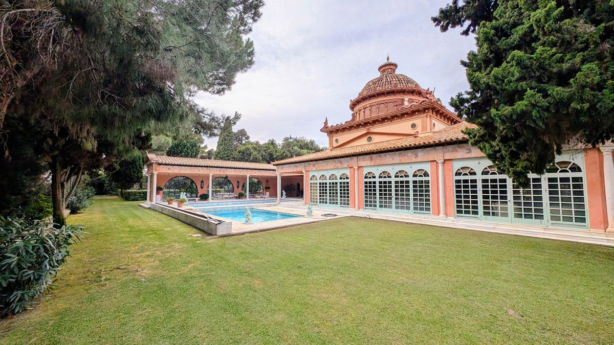 16 Bedroom Villa in Sotogrande - Photo 5