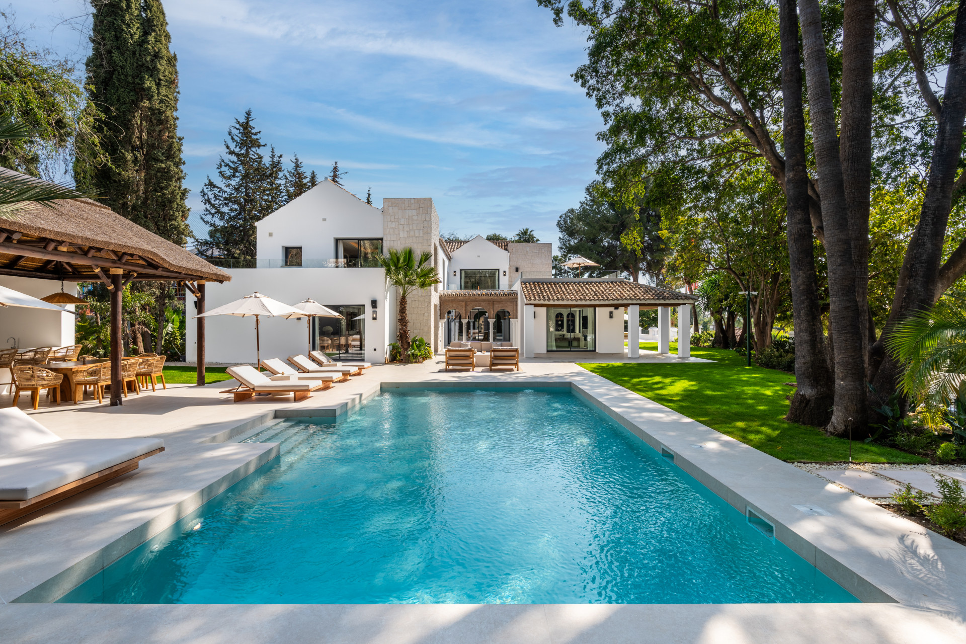 5 Bedroom Villa in Marbella - Photo 2