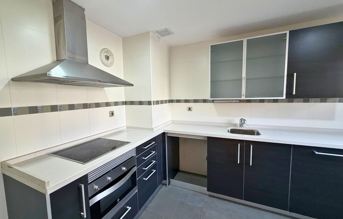 2 Bedroom Penthouse in Casares - Photo 18