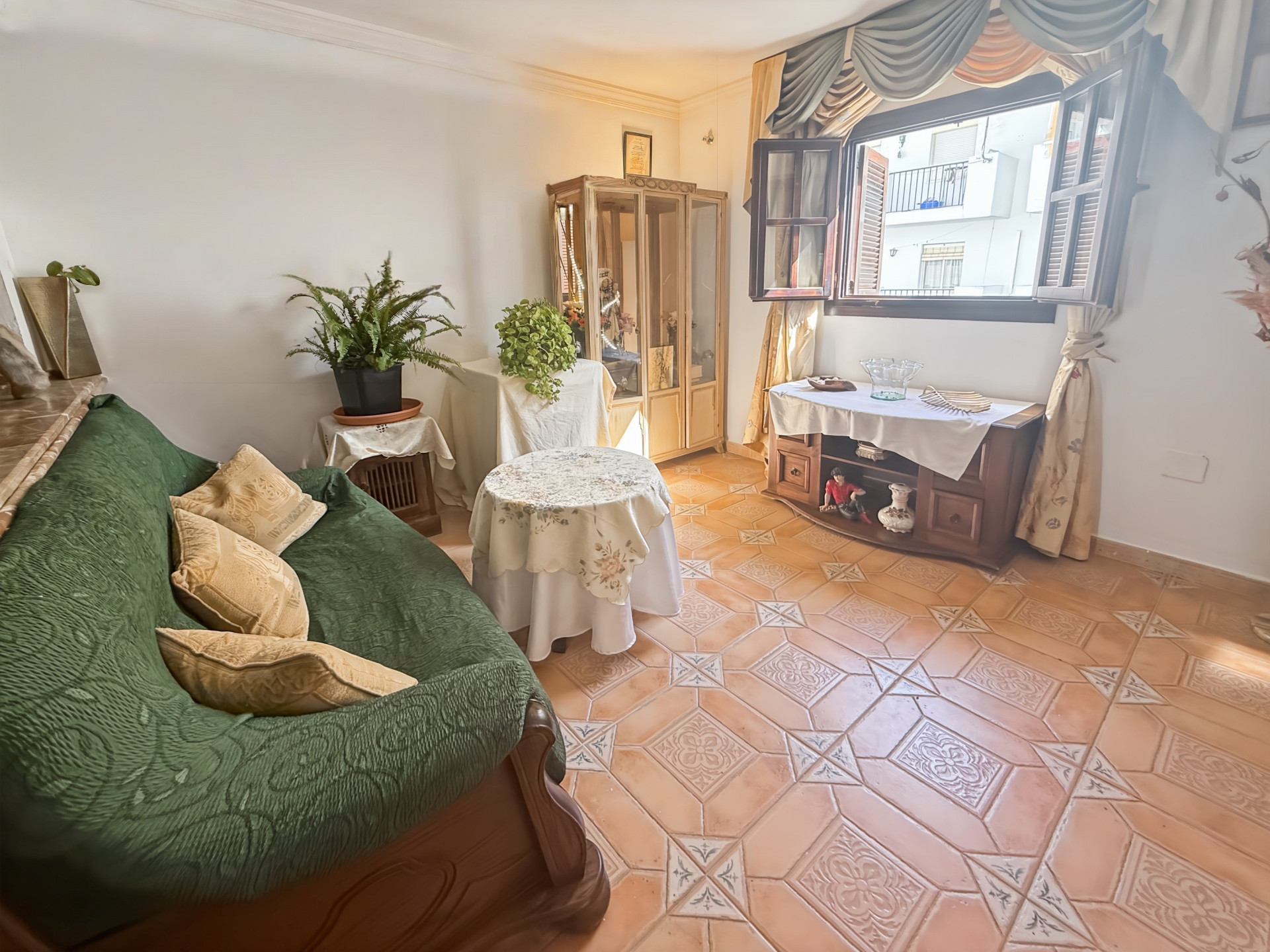 2 Bedroom Apartment in Estepona - Photo 18