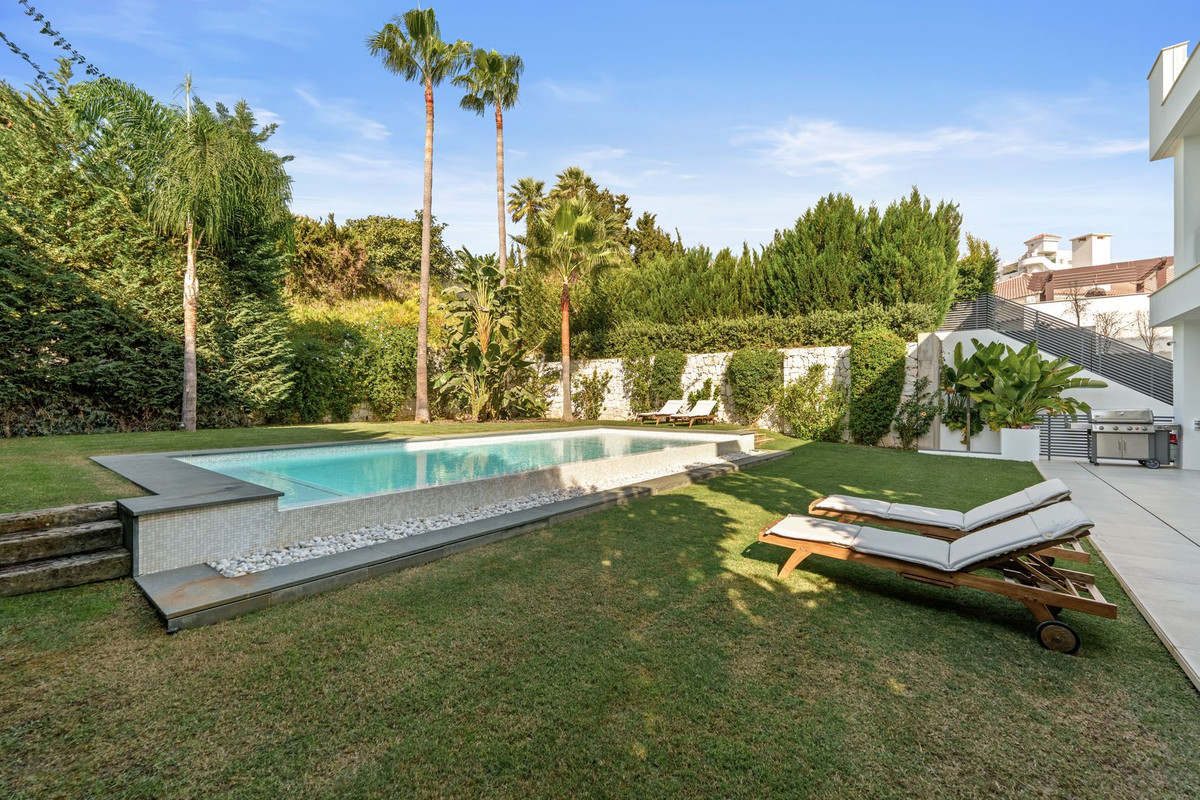 5 Bedroom Villa in Marbella - Photo 7