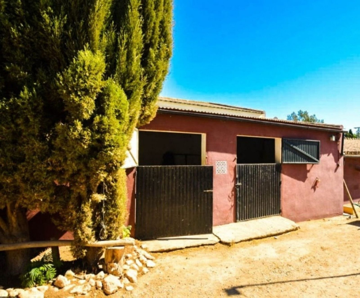 8 Bedroom Country house in Antequera - Photo 12