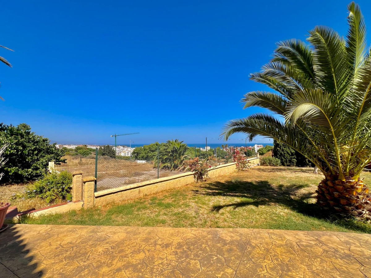 6 Bedroom Villa in Estepona - Photo 42