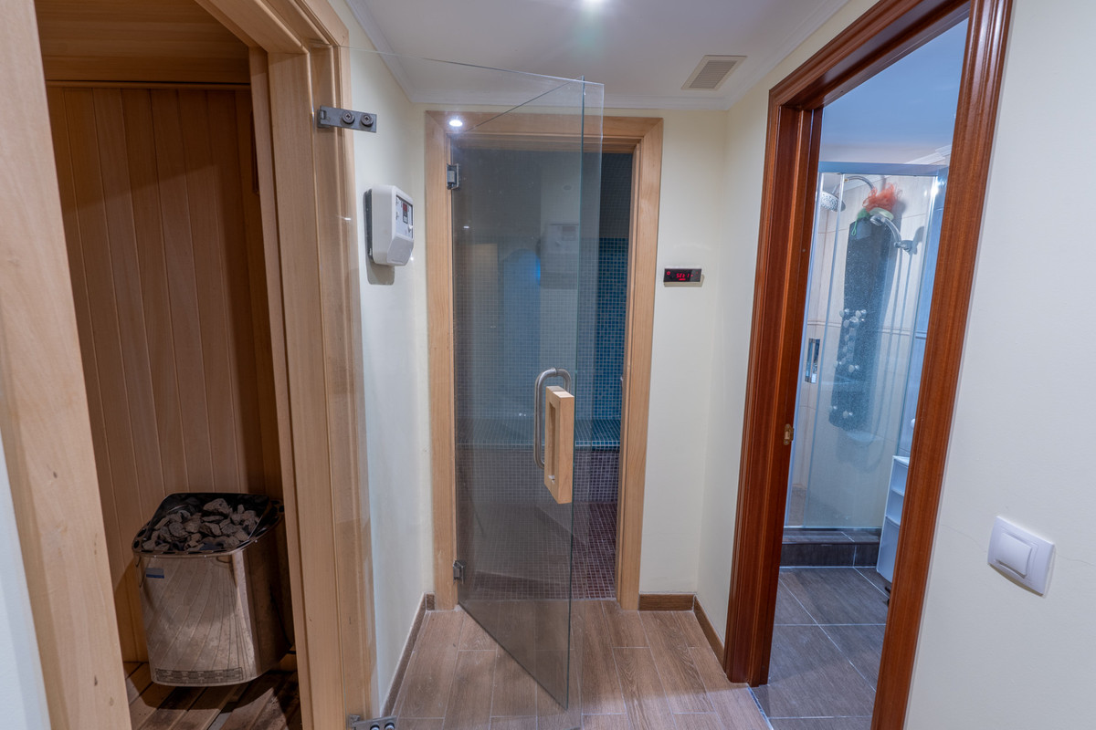 8 Bedroom Villa in Benahavís - Фото 32