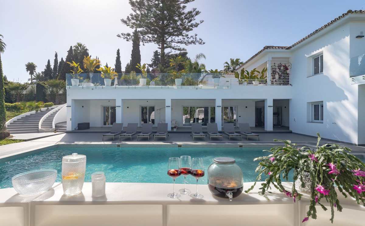 6 Bedroom Villa in Estepona - Photo 38