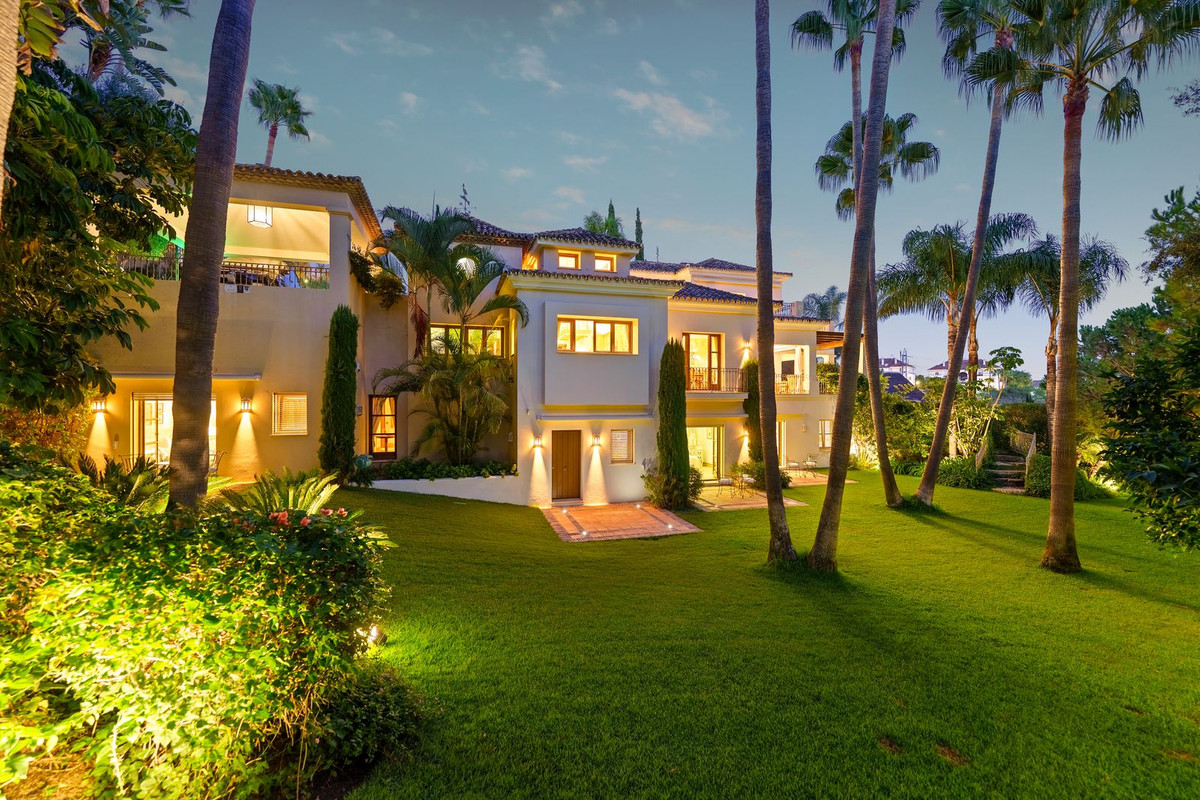 6 Bedroom Villa in Marbella - Photo 46