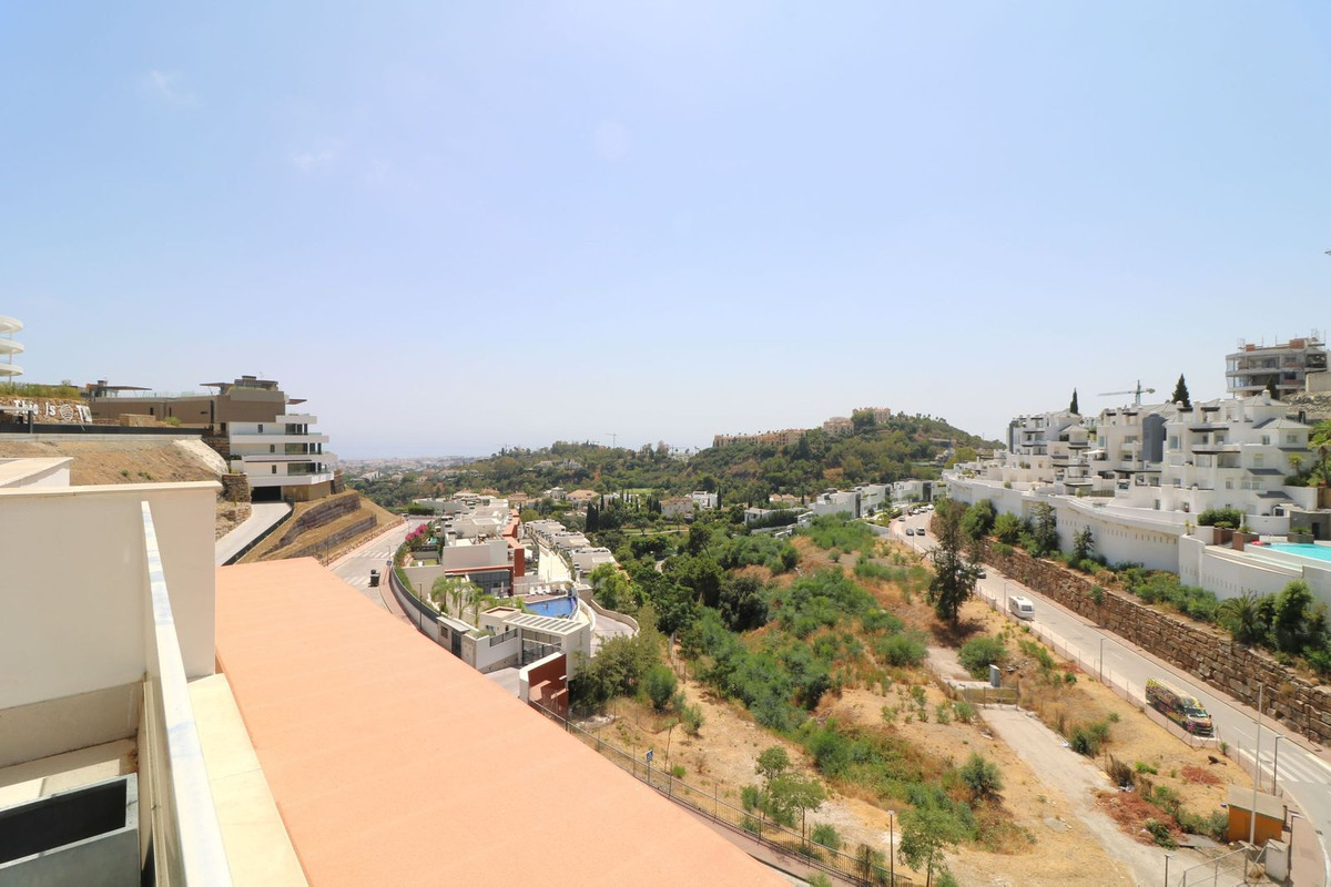 3 Bedroom Penthouse in Benahavís - Photo 23