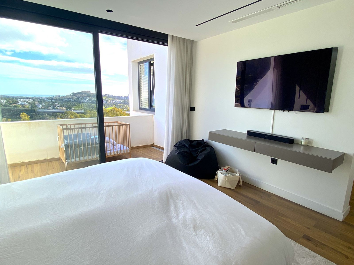 4 Bedroom Townhouse in Benahavís - Photo 45