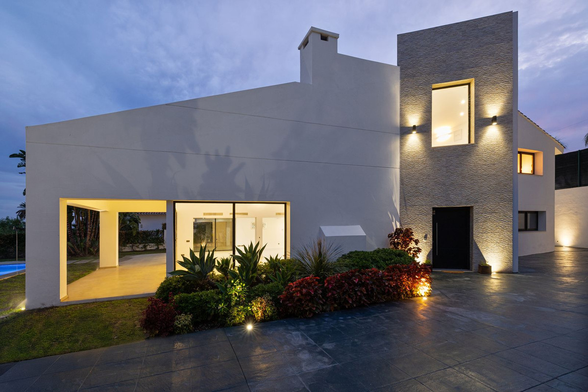 4 Bedroom Villa in San Pedro de Alcántara - Photo 48