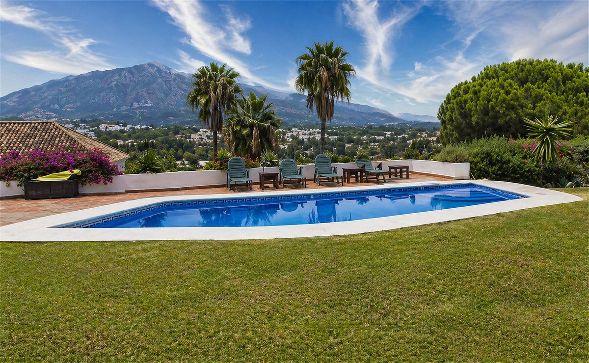 5 Bedroom Villa in Marbella - Photo 5