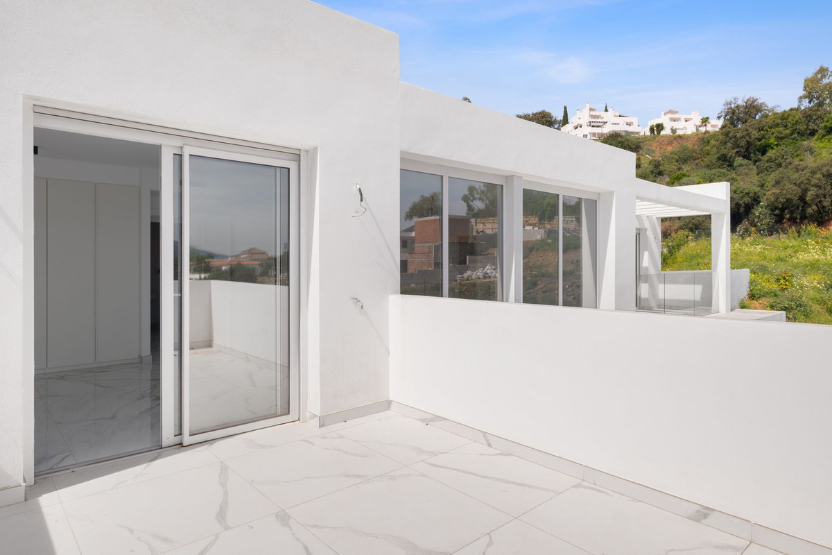 4 Bedroom Villa in Marbella - Photo 38