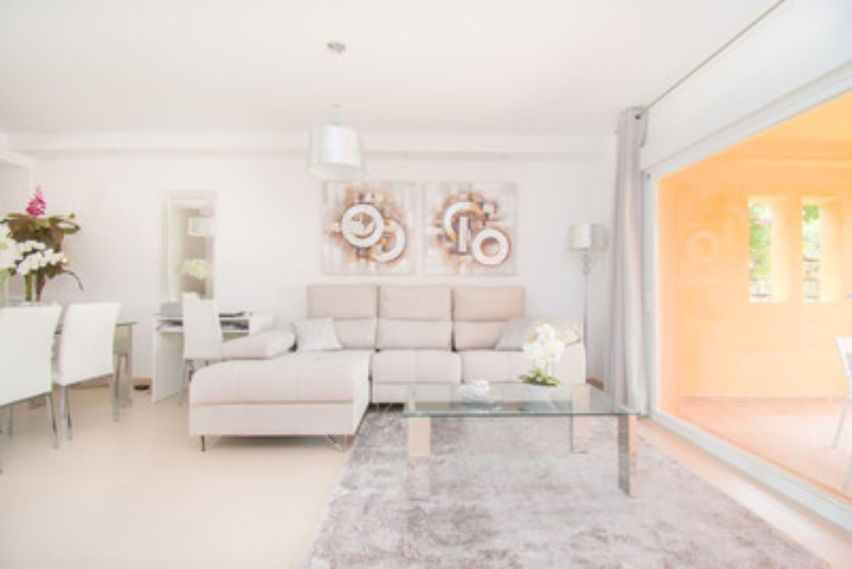 4 Bedroom Villa in Estepona - Photo 33