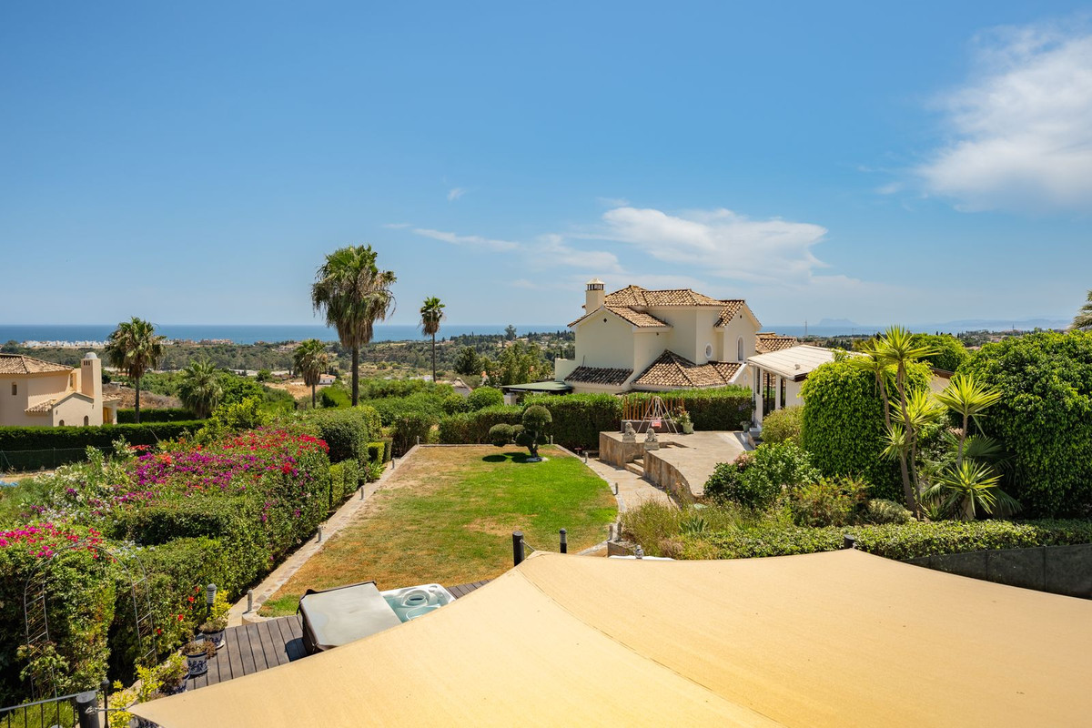 4 Bedroom Villa in Estepona - Photo 28