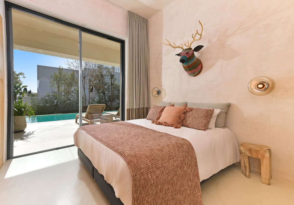 4 Bedroom Villa in Marbella - Photo 18