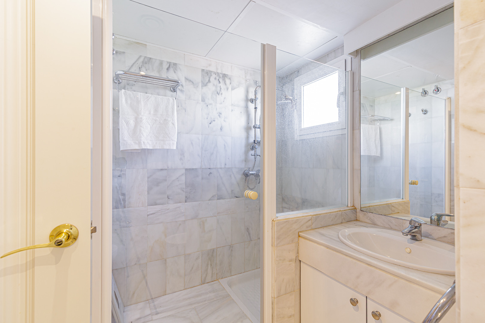 4 Bedroom Apartment in Marbella - Photo 8